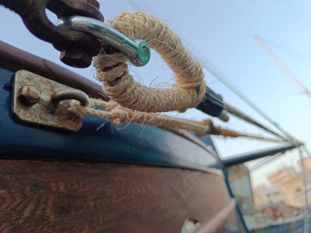 Hand-splicing traditional rope in a marlinspike seamanship course at Seamanship Academy